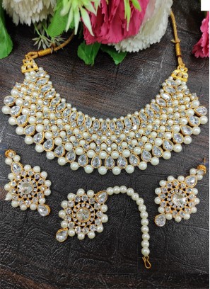 Attractive White Necklace Set
