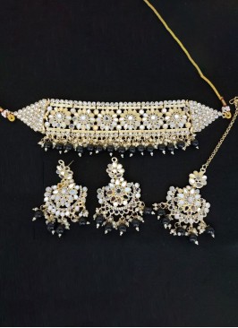 Gold Plated Chokar Necklace Set In Floral Motifs With Black Pearl