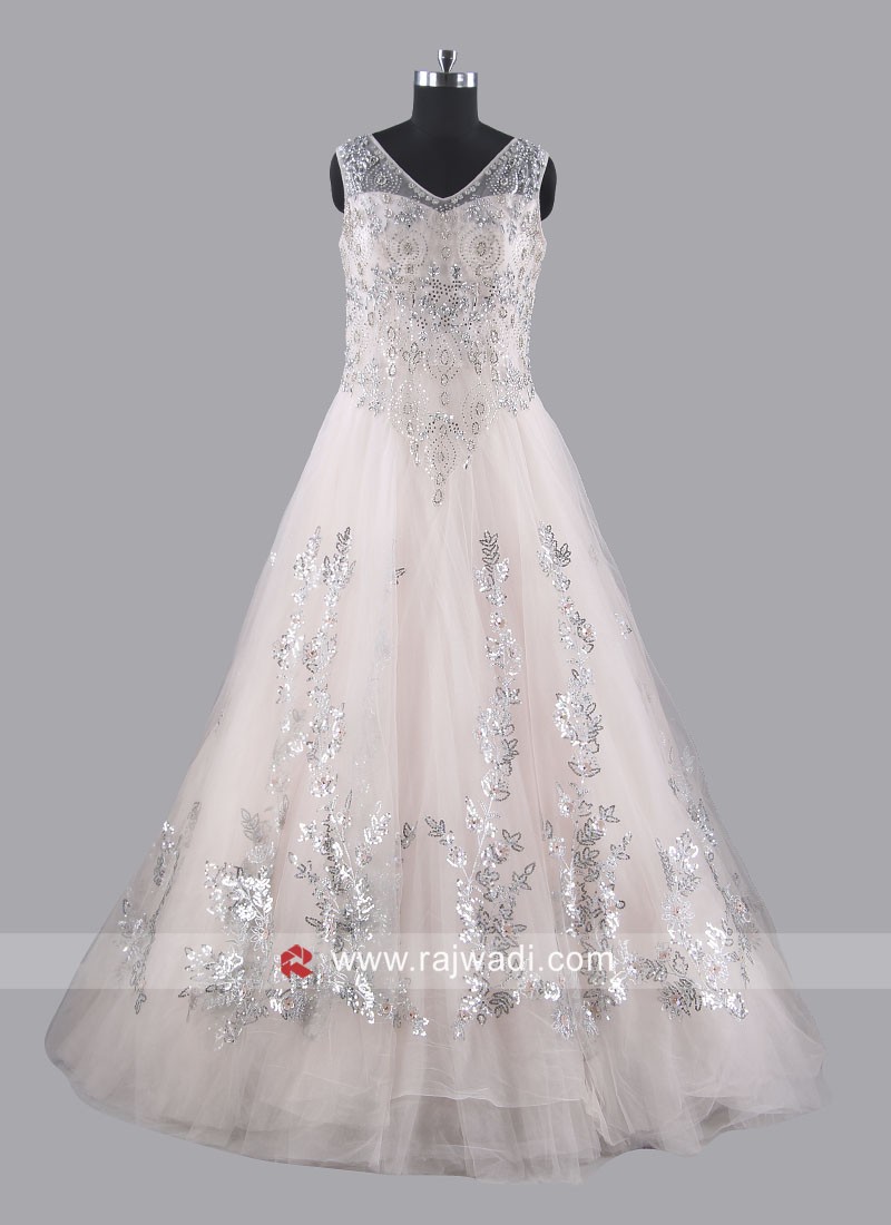 What Jewelry to Wear with V-Neck Wedding Dress? - Ask Emmaline | Wedding dress  jewelry, V neck wedding dress, Wedding dress necklace