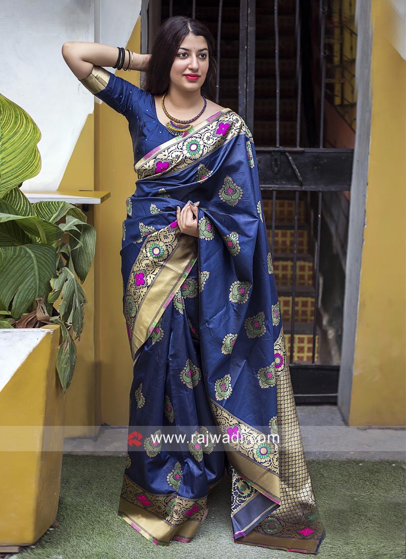 saree with navy blue blouse