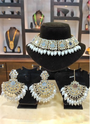 White Mirror Studded Necklace Set
